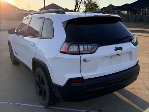 Used 2020 Jeep Cherokee Latitude Plus image 2