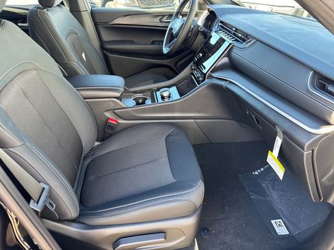 New 2025 Jeep Grand Cherokee Laredo w/ Luxury Tech Group I image 15