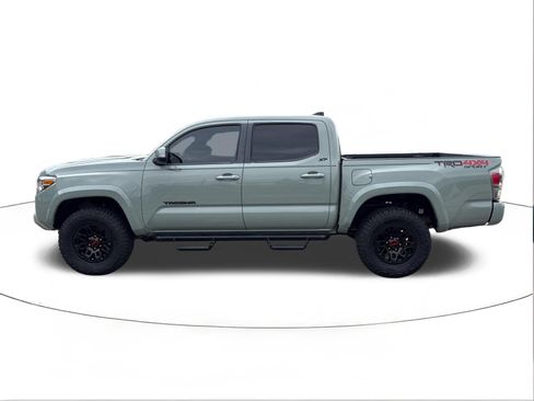 Used 2022 Toyota Tacoma TRD Sport w/ Technology Package AWD/4WD image 5