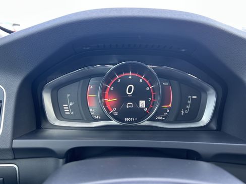 Used 2017 Volvo V60 T5 Platinum w/ Climate Package image 11