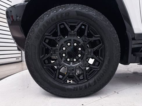 Used 2025 GMC Hummer EV 2X AWD/4WD image 32