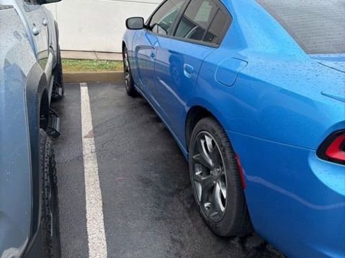 Used 2015 Dodge Charger SXT RWD image 3