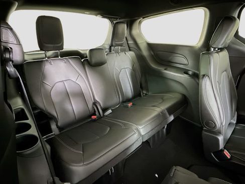 New 2026 Chrysler Pacifica Select image 25