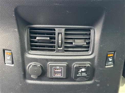 Used 2024 Nissan Titan PRO-4X w/ Pro-4x Convenience Package image 11