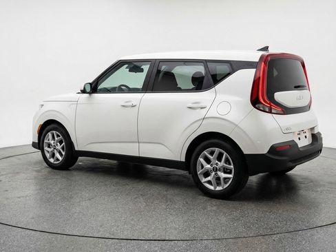 Used 2025 Kia Soul LX w/ LX Technology Package FWD image 6