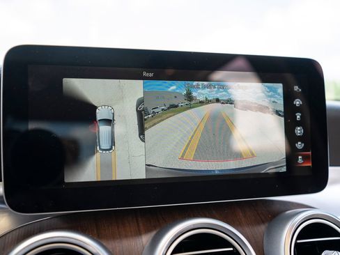 Used 2021 Mercedes-Benz GLC 300 4MATIC w/ Premium Package image 27