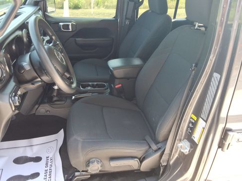 Used 2021 Jeep Wrangler Unlimited Sport AWD/4WD image 31