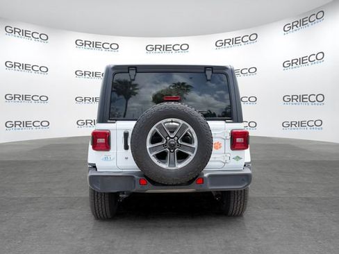 Used 2018 Jeep Wrangler Unlimited Sahara w/ Cold Weather Group AWD/4WD image 6
