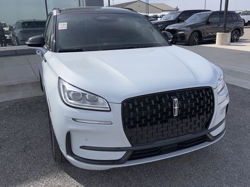 Used 2025 Lincoln Corsair Reserve w/ Jet Appearance Package image 3