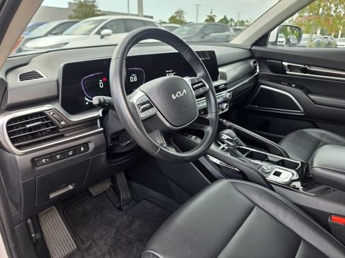 Certified 2025 Kia Telluride S FWD image 15