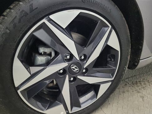 Used 2021 Hyundai Elantra Limited image 31