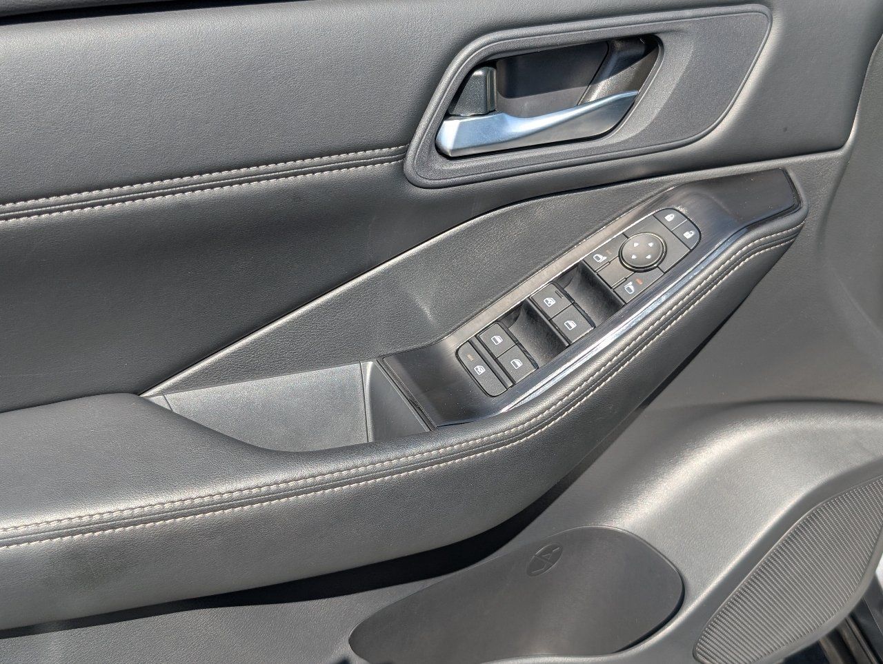 Used 2026 Nissan Rogue Dark Armor FWD image 15
