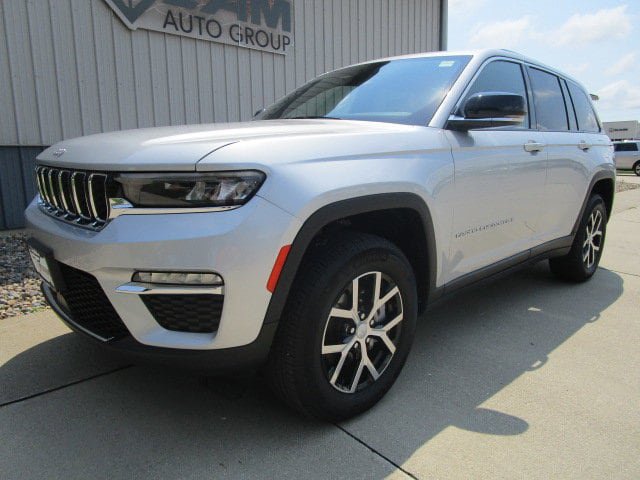Used 2024 Jeep Grand Cherokee Limited AWD/4WD image 1