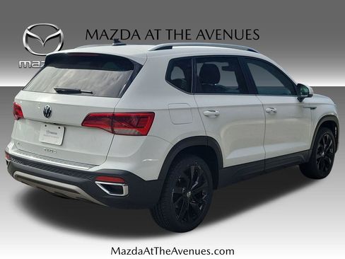 Used 2023 Volkswagen Taos SE w/ Panoramic Sunroof Package image 16