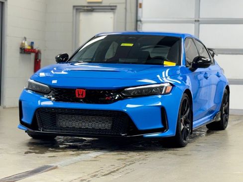 Used 2024 Honda Civic Type R image 3