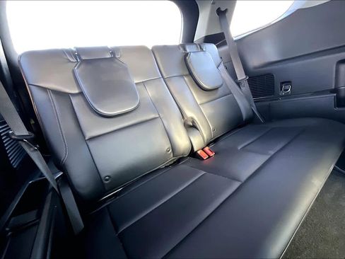 Used 2023 Ford Explorer XLT w/ Equipment Group 202A image 29