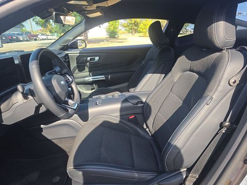 Used 2024 Ford Mustang Coupe RWD image 4