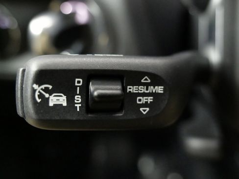 Used 2025 Porsche Macan image 50