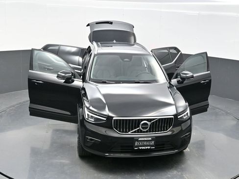 Used 2025 Volvo XC40 B5 Plus image 34