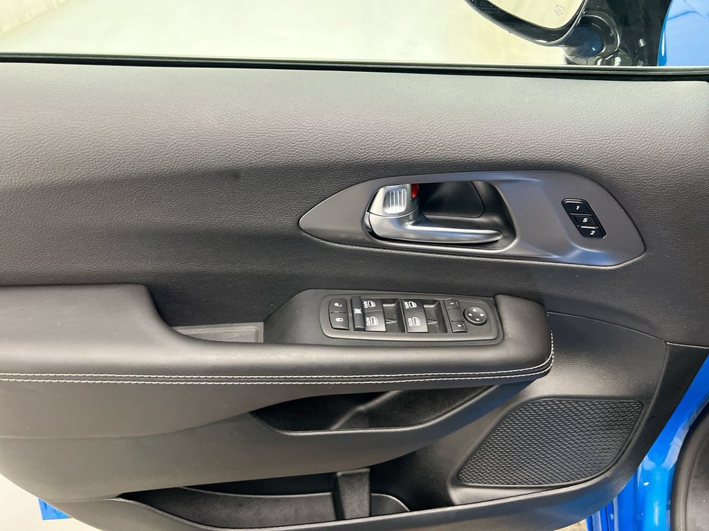 New 2026 Chrysler Pacifica Select AWD/4WD image 20