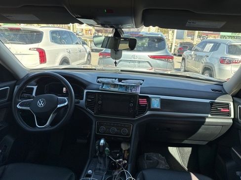 Certified 2023 Volkswagen Atlas SE w/ Panoramic Sunroof Package image 12