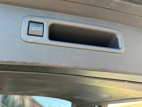 Used 2021 Toyota Highlander XLE AWD/4WD image 13