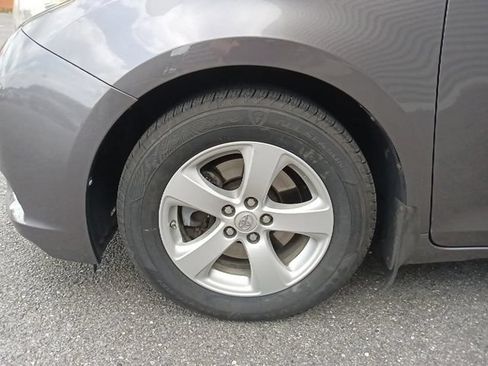 Used 2015 Toyota Sienna L FWD image 10