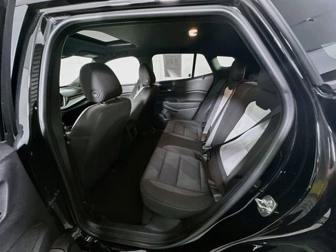 Used 2024 Chevrolet Trax RS w/ Sunroof Package FWD image 27