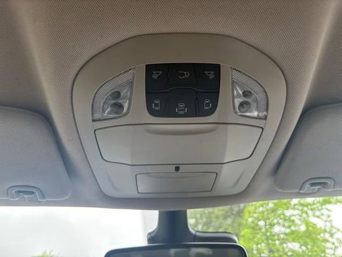 Used 2023 Chrysler Pacifica Touring-L FWD image 22