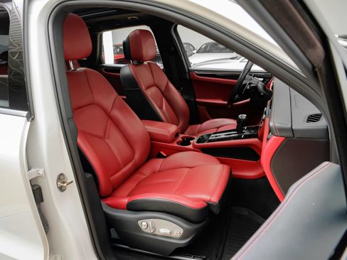 Used 2023 Porsche Macan AWD/4WD image 37
