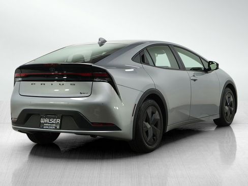 Used 2025 Toyota Prius LE image 5