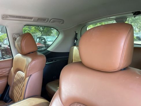Used 2018 INFINITI QX80 Base w/ Deluxe Technology Package image 11