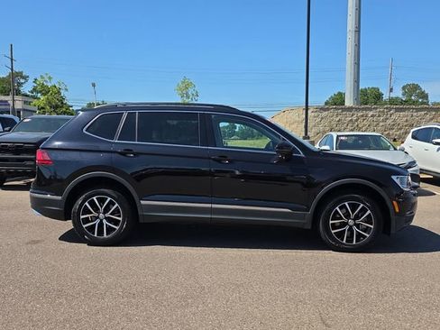 Used 2021 Volkswagen Tiguan SE AWD/4WD image 2
