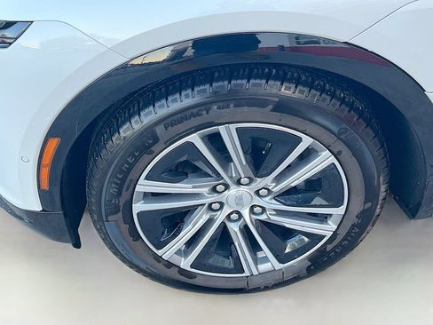 Used 2025 Cadillac Lyriq Luxury AWD/4WD image 32