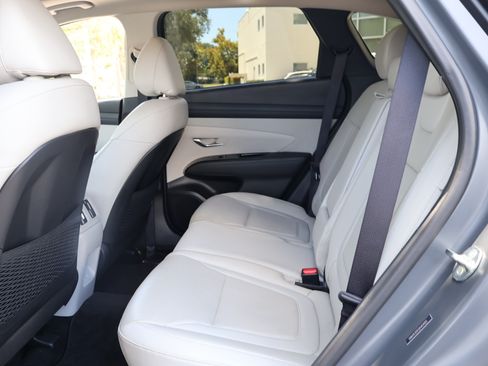 Used 2025 Hyundai Tucson Limited FWD image 17