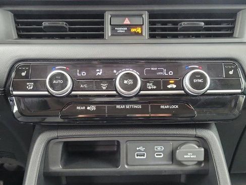 Used 2023 Honda Pilot Touring image 19