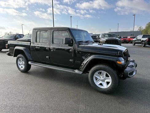 Certified 2022 Jeep Gladiator Sport image 2