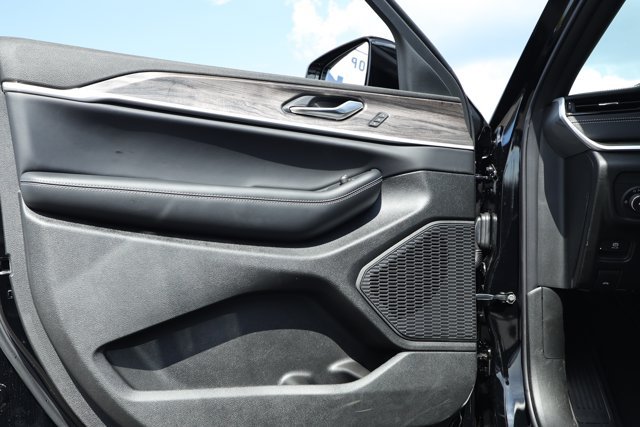 New 2027 Jeep Grand Cherokee Limited RWD image 23