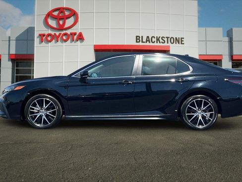Used 2023 Toyota Camry SE FWD image 6