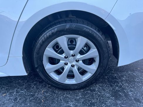 Used 2025 Toyota Corolla LE image 25