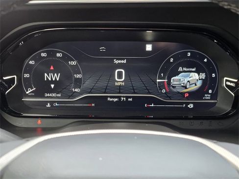 Used 2023 GMC Yukon Denali image 12