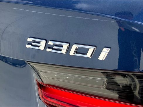 Used 2021 BMW 330i Sedan w/ Premium Package image 17