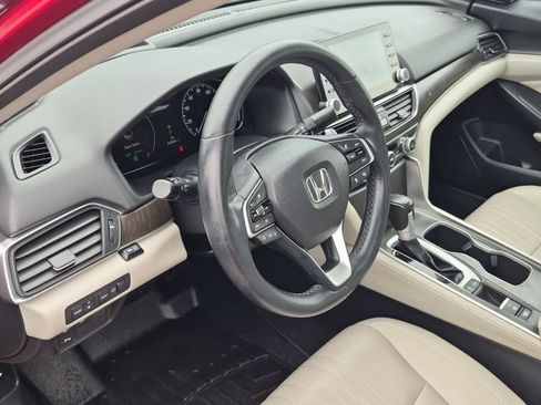 Used 2018 Honda Accord Touring image 10