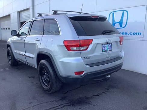 Used 2011 Jeep Grand Cherokee Laredo AWD/4WD image 4