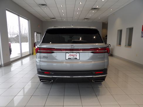 Used 2025 Buick Enclave Preferred image 5