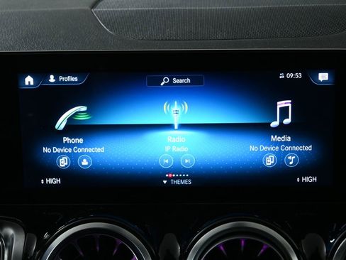 Certified 2022 Mercedes-Benz GLB 250 4MATIC image 21