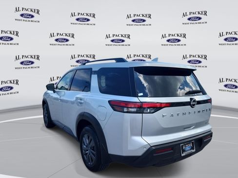 Used 2024 Nissan Pathfinder SV FWD image 3