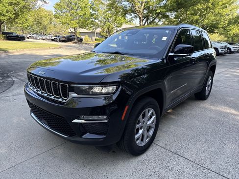 Used 2022 Jeep Grand Cherokee Limited AWD/4WD image 3