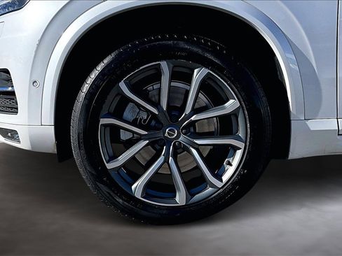 Used 2018 Volvo XC90 T6 Momentum w/ Convenience Package image 8