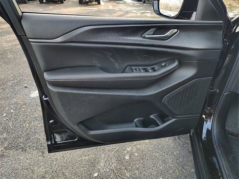 New 2025 Jeep Grand Cherokee L Altitude image 12